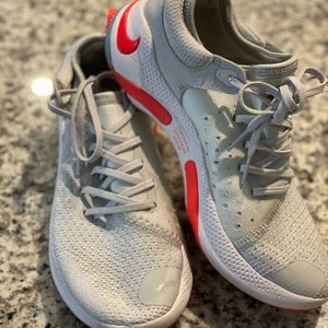 Nike Women's Joyride Run Flyknit Running Shoes